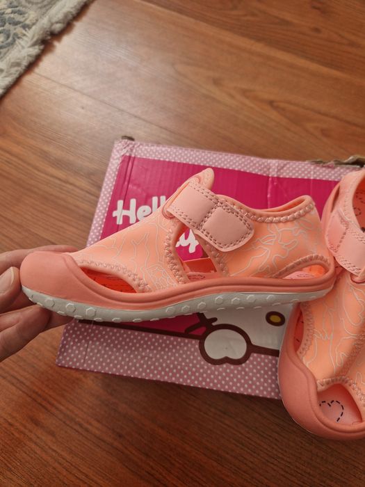 Продам детскую обувь для девочки р. 28