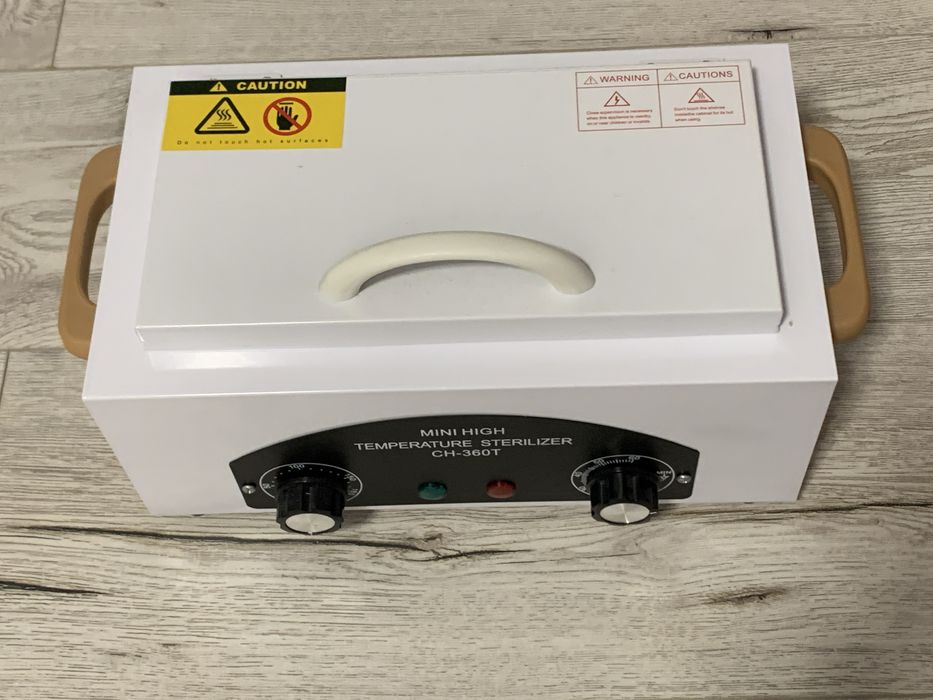 Sterilizator pentru ustensile