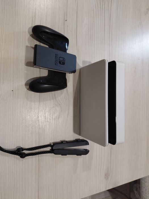 Nintendo Switch Oled + 2 игры