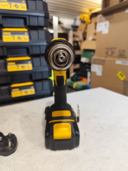 Безчетков винтоверт Девалт DeWALT DCD778 комплект