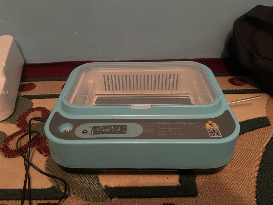 Продам инкубатор бизон