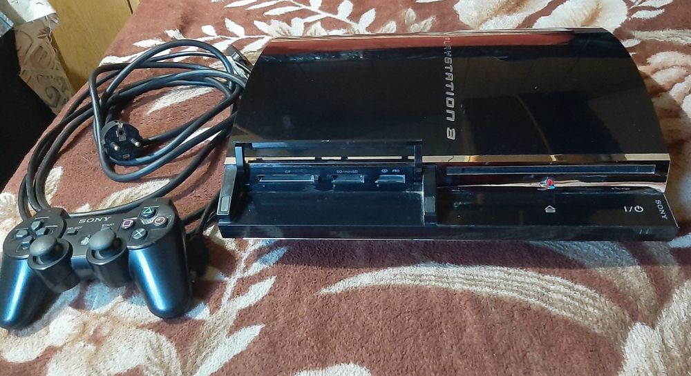 Vând PlayStation 3 fat Backwards Compatible ps1 ps2 ps3 în stare bună
