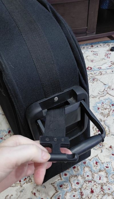 Чемодан, дорожный. Узкий.