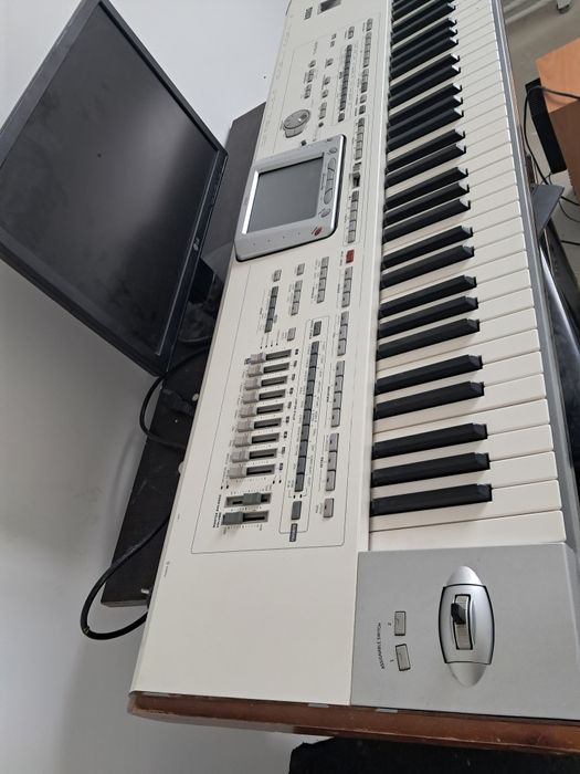 Vând korg pa2 xpro