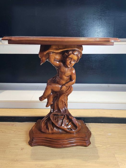 Старинна конзолна маса Cherub