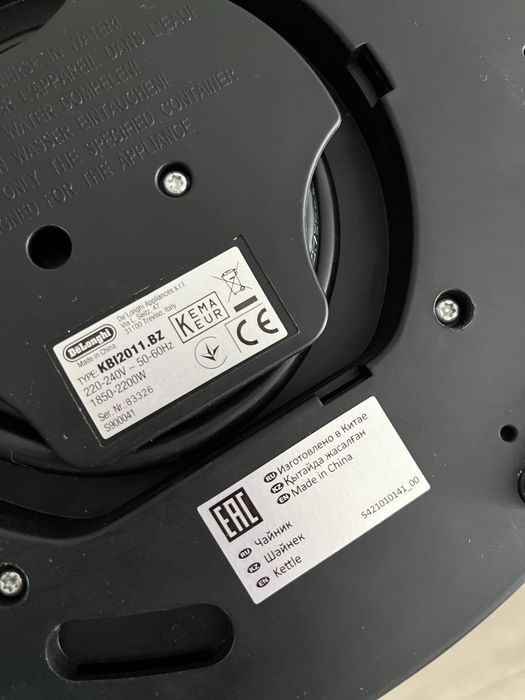 Электрический чайник Delonghi