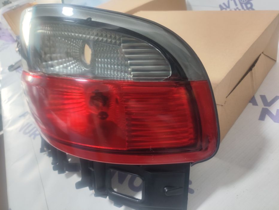 Задний фонарь Карина седан