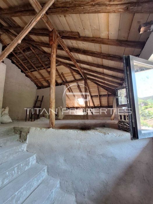 Двуетажна къща в Брацигово