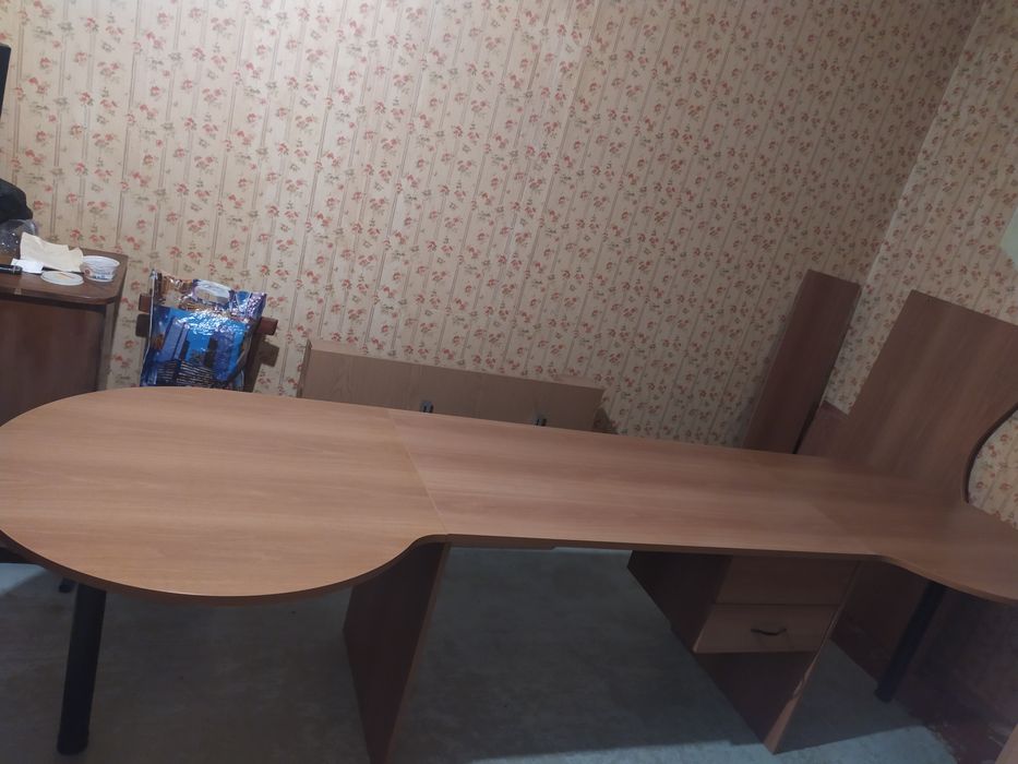 Продаются офисные столы