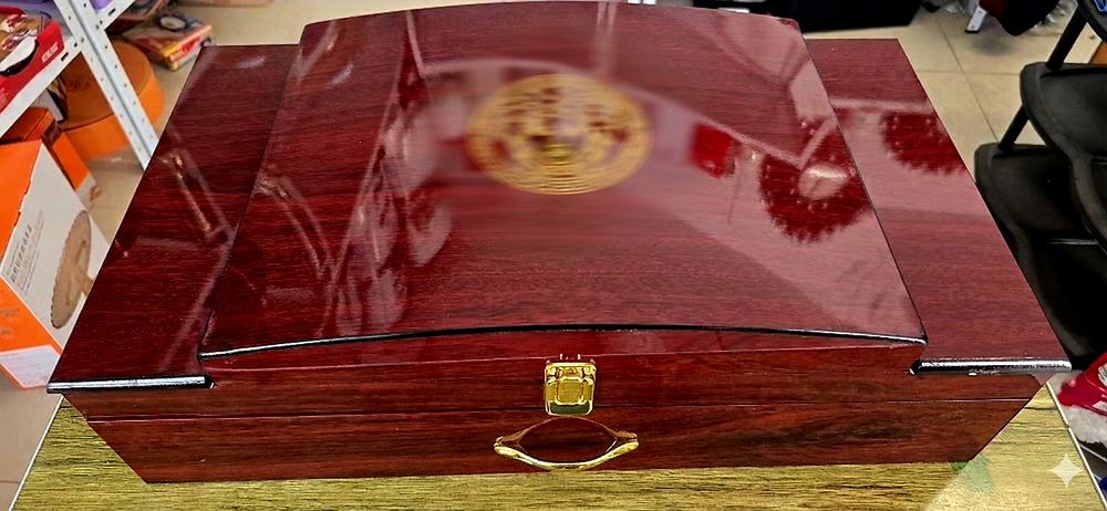Луксозен комплект прибори за хранене – 72 части в масивна махагонова кутия (НОВ
