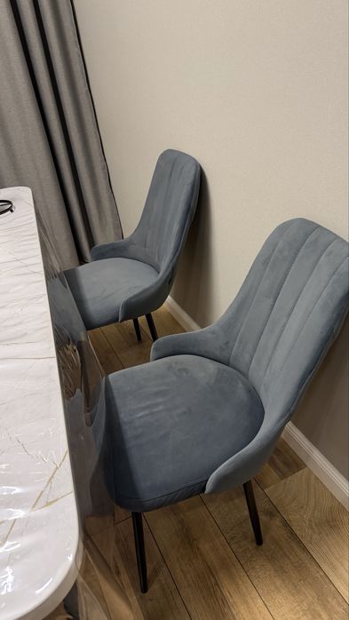 Продается стол со стульями (8 стульев)