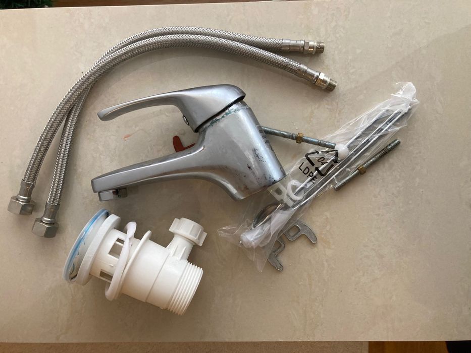 Baterie dus . Baterie baie. Baterie lavoar. Baterie chiuveta + ventil