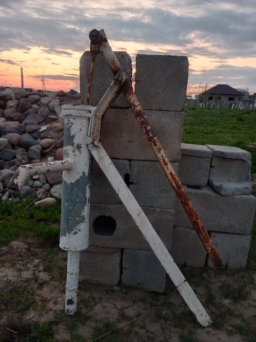 тапчан,кран,апалкы-ағаш,паддон сатылады.