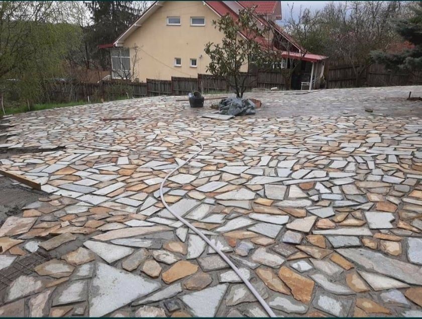 piatra naturala de munte si montaj