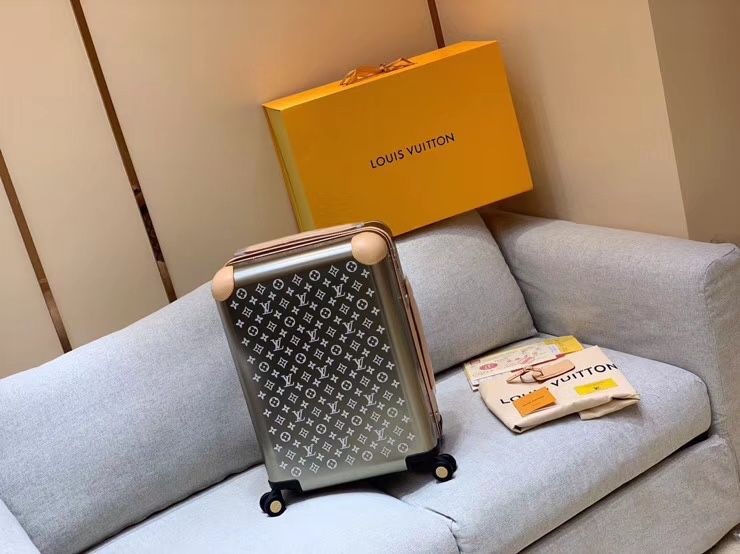 Чемодан Louis Vuitton Horizon 55 Monogram Titanium