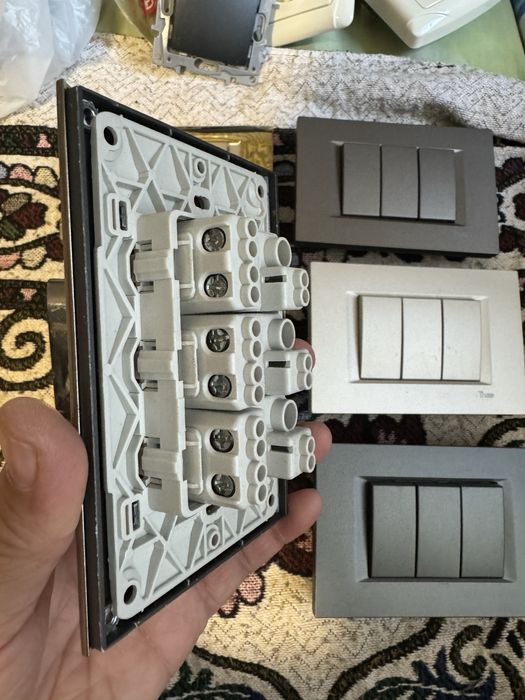 Продам выключатели трехклавишные