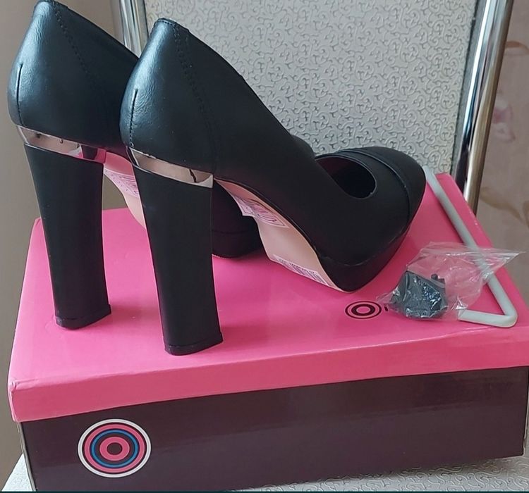 Туфли женские. Цвета и размеры разные