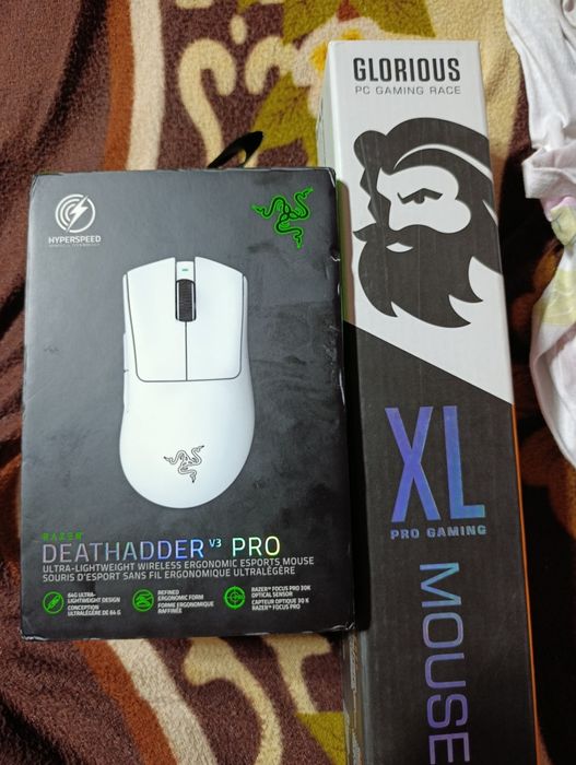 Продам иговую мышку razer deatchadder v3 pro и коврик glorious