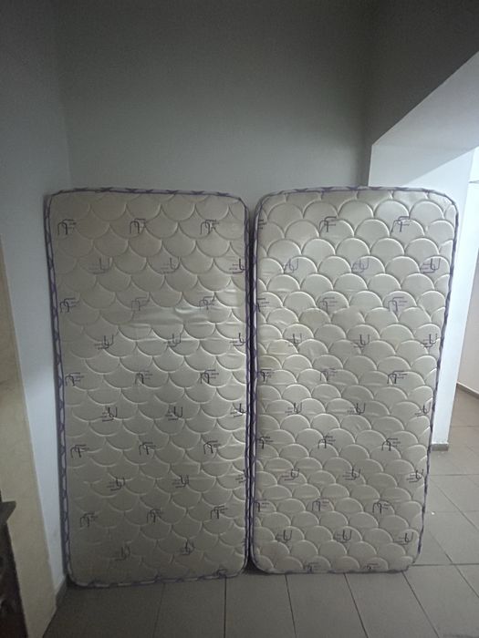 продам два матраса 90 × 80 см