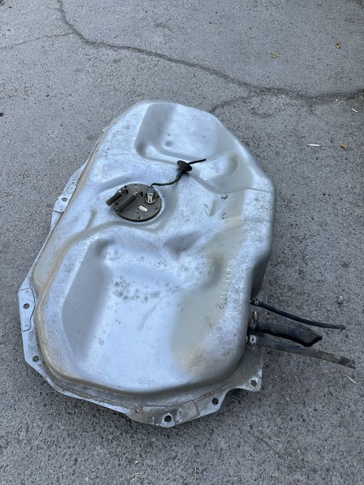 Новый бензобак Мазда 626 птичка