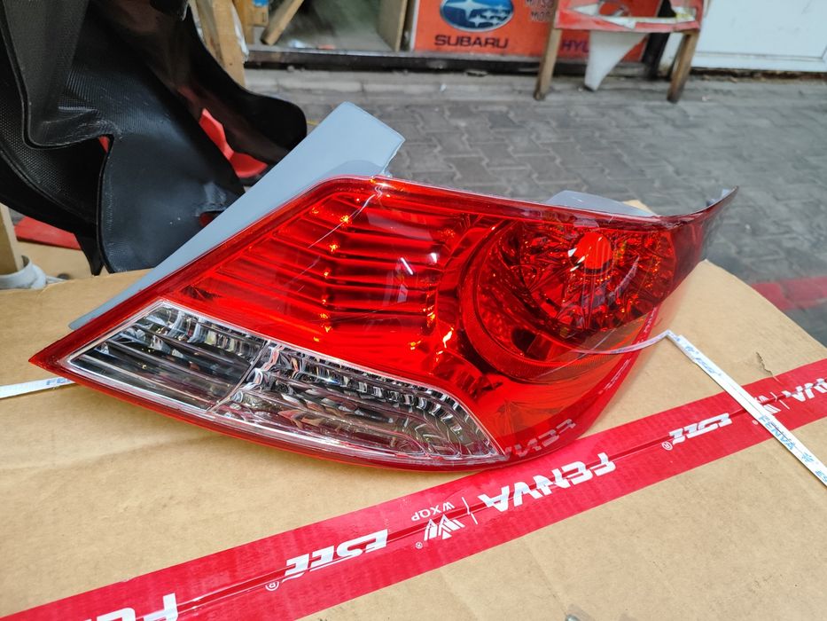 Акцент задний фонарь