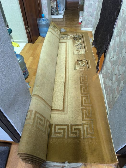 Ковер в хорошем состоянии натуральный размер 3м на 5м