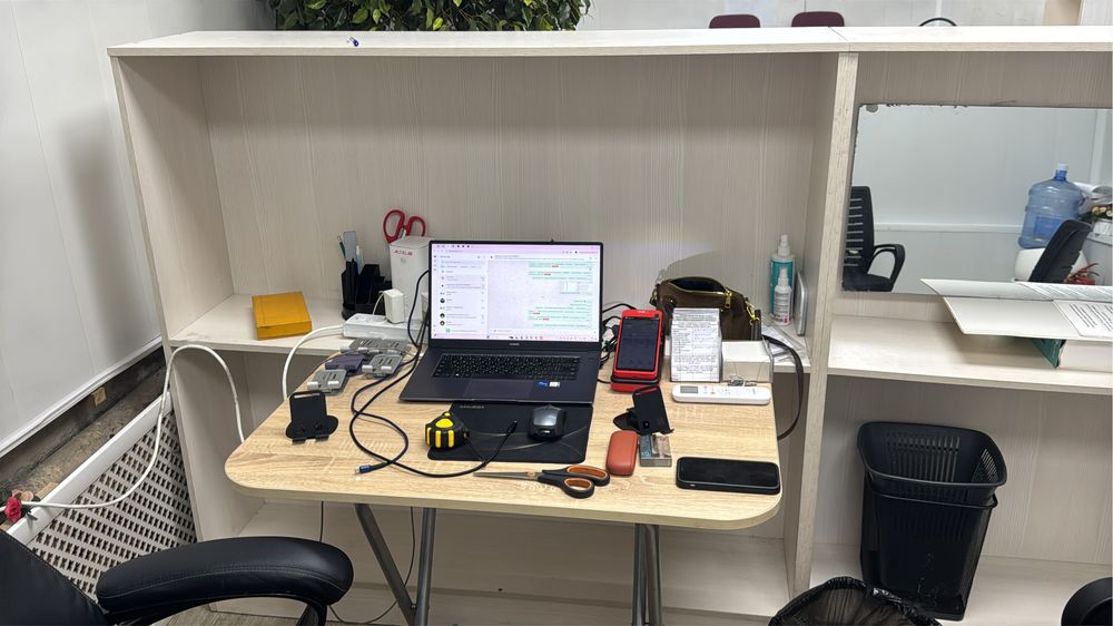 Ресепшн/стойка для админа и тд