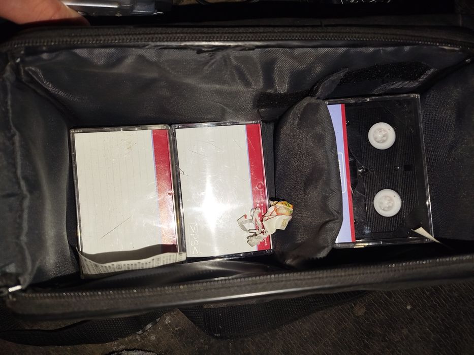 Продаёт VHS камера от Sony модельDCR-TRV265E