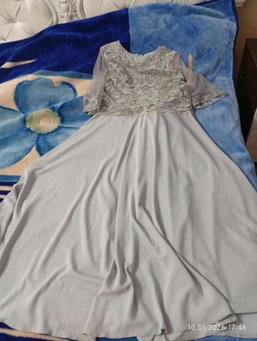 Продам платья новые