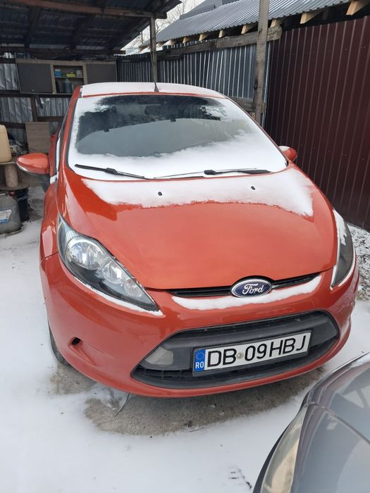 Vând Ford Fiesta an 2012