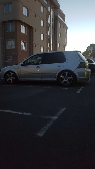 Продавам  Голф 4  арл    колата    не  се   продава   на части