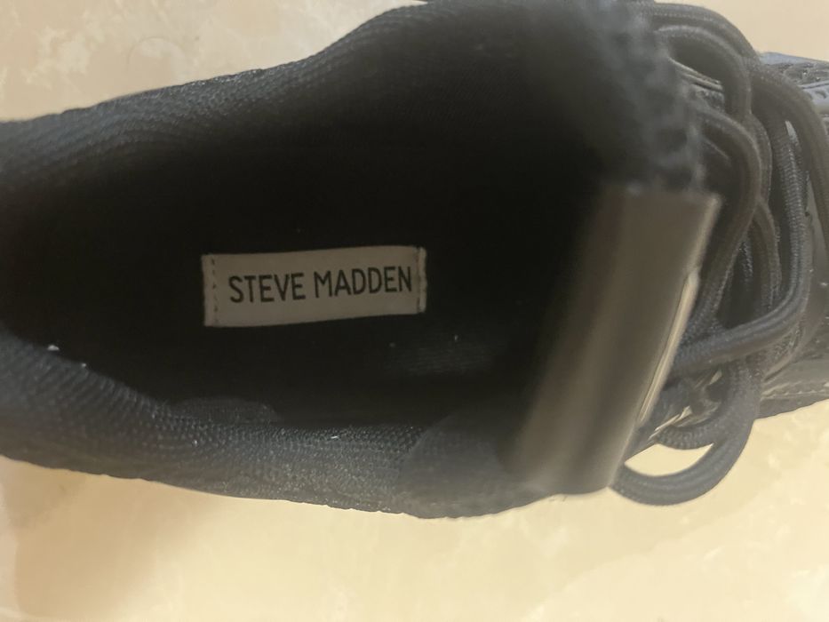 Продавам маратонки Stev madden