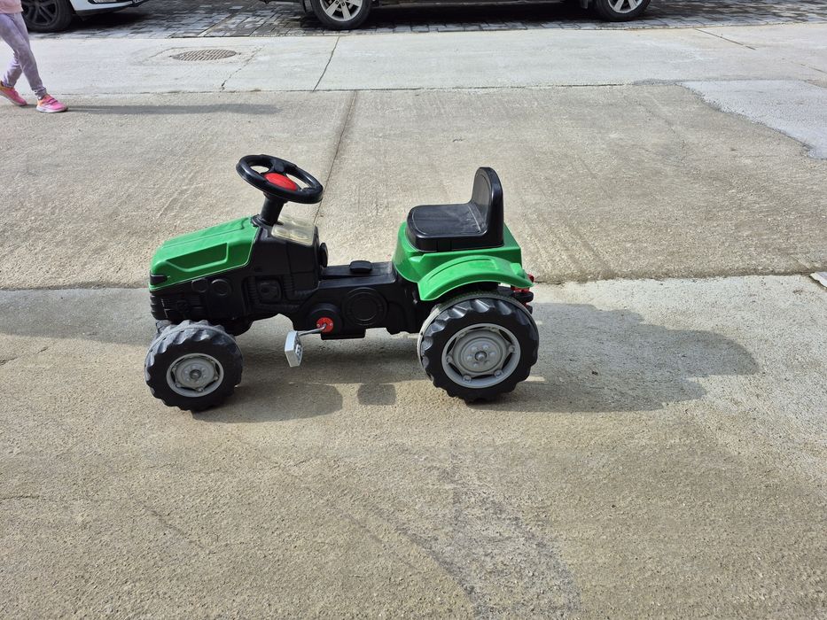 Tractor cu pedale