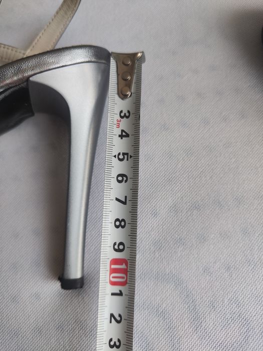 Елегантни сандали с ток