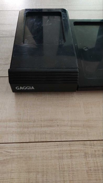 Поставка за кафемашина и кафемелачка Gaggia