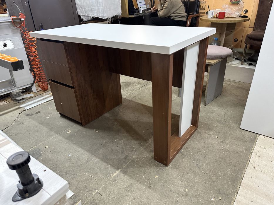 Стол Венус -2. Стол рабочий, с тумбой