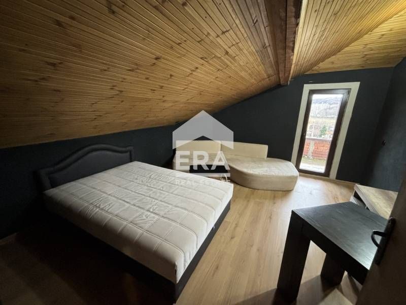 Луксозна къща с футболно игрище и СПА зона в с. Покровник