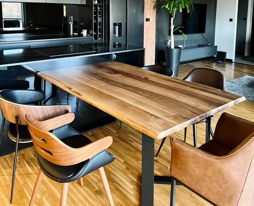 Маса от масив орех с метални крака