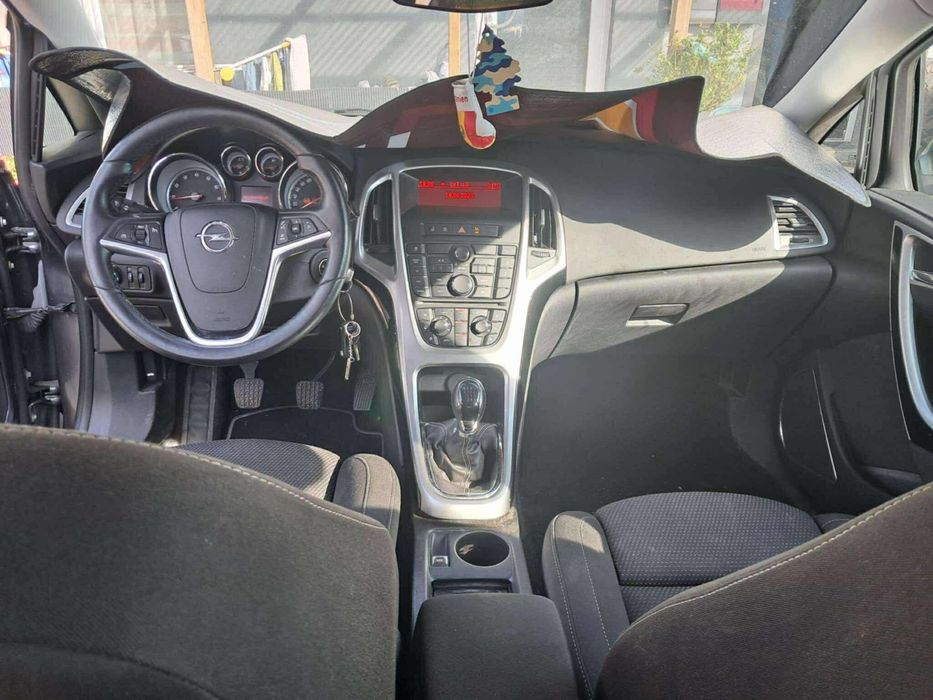 Vând Opel Astra J !