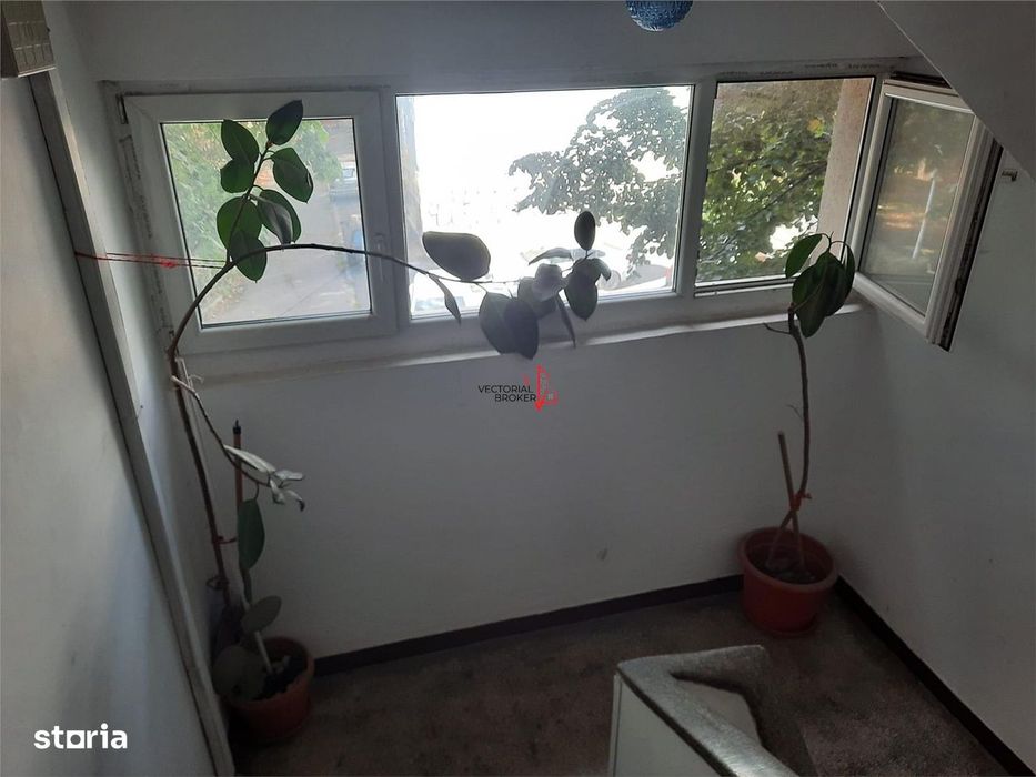 2 camere semidecomandat, etaj intermediar Parcul National
