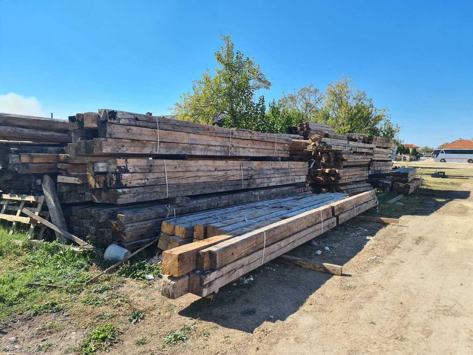 7 метра греди за продажба- 100 годишни. Стари дървени греди.