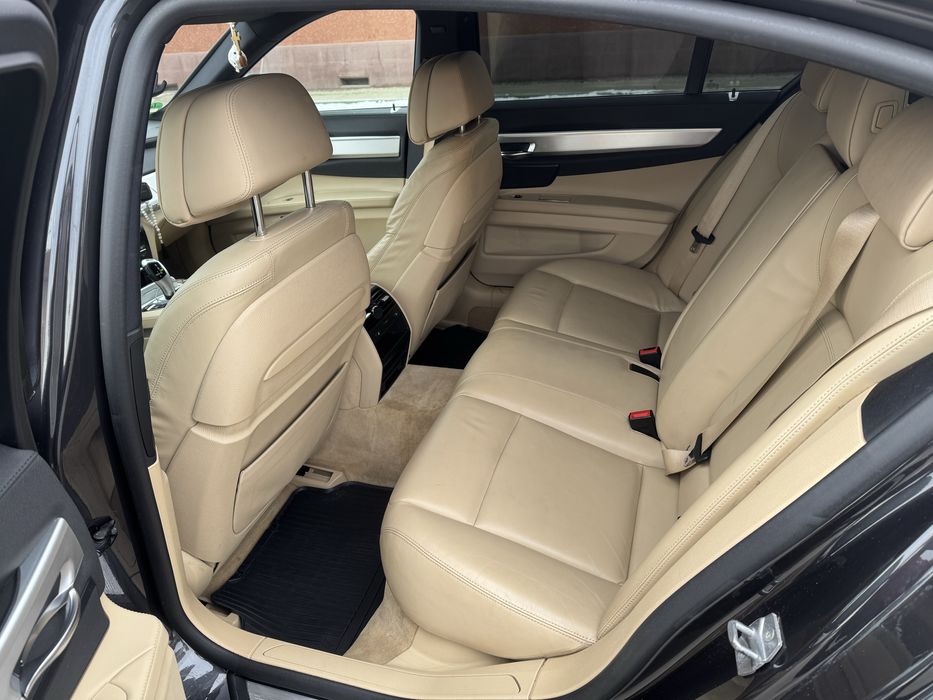 Vând BMW -SERIA 7- 730 d facelift an 2015