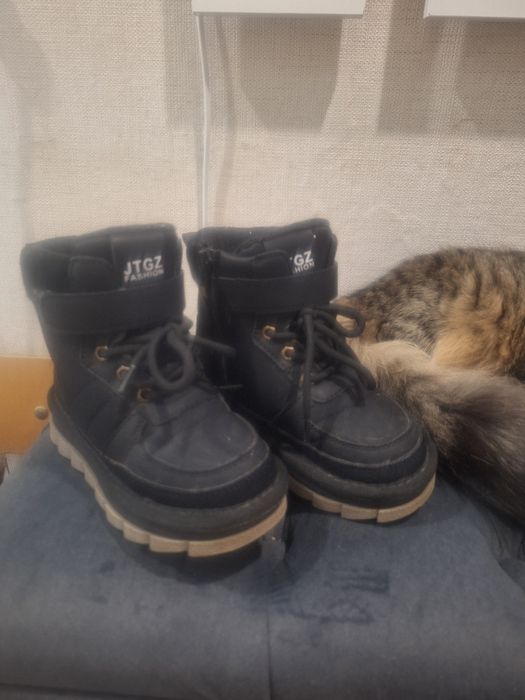 Угги  черные 27 размера