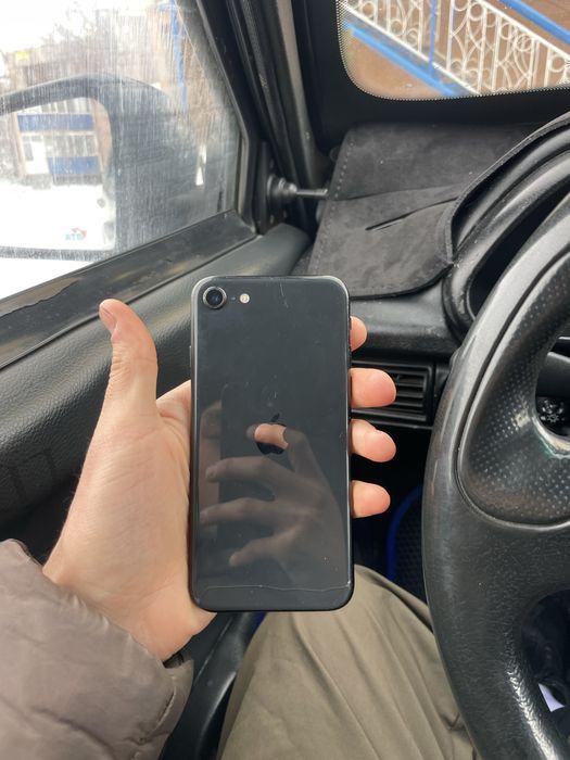 Продам айфон se 2020