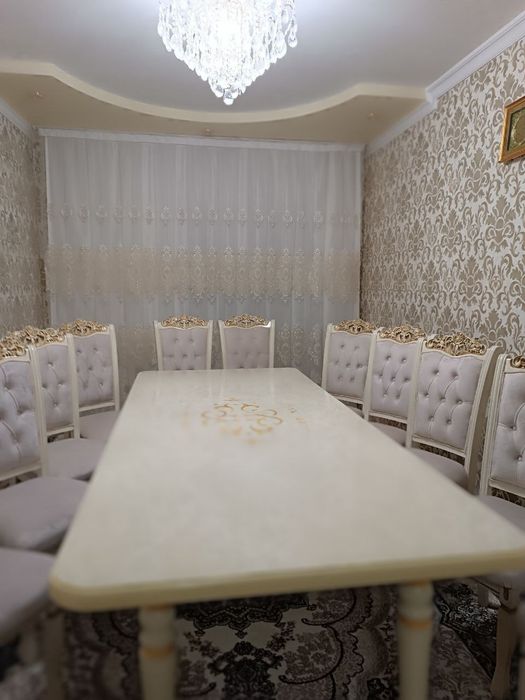 Продается стол со стульями