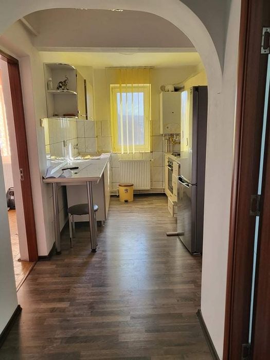 Apartament 3 camere etaj 2