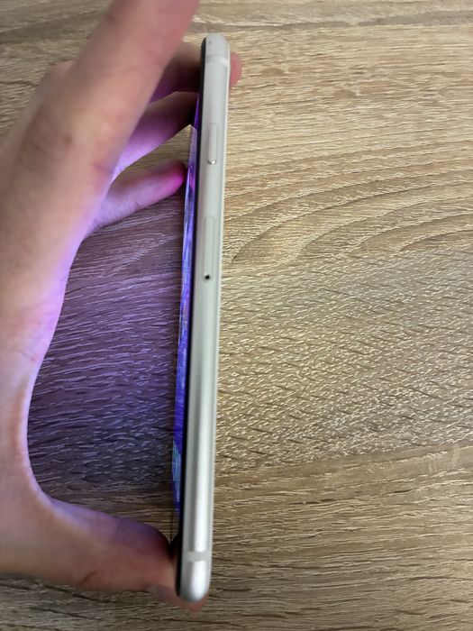 iPhone SE 3 2022 64 GB White – stare bună
