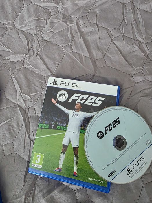Продавам 3 игри за pls5 GTA V mortal Kombat11 Fc 25 и слушалки оргинални на samsung buds3 всичко е в добро състояние