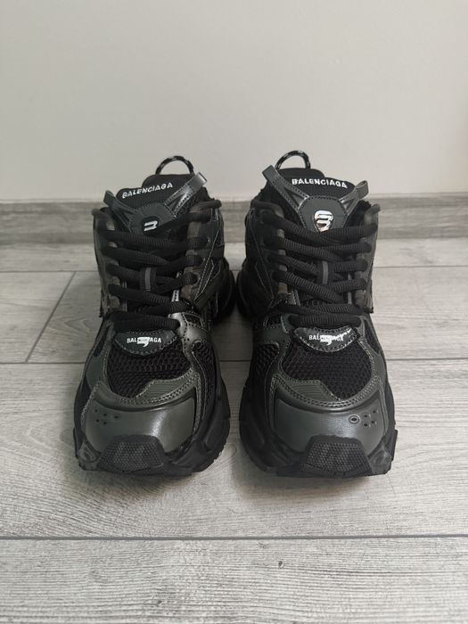 Balenciaga Runners 41