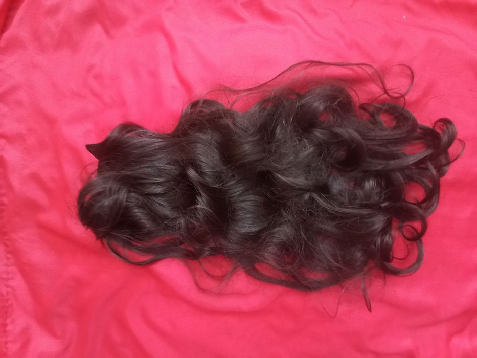 Продаю парики натуральный волосы 100%.